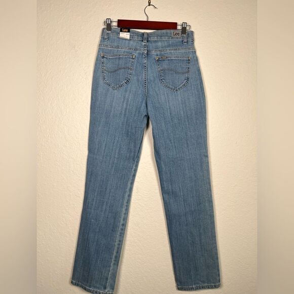 Lee Women's Classic Blue Straight Leg Mid Rise Jeans NWT size 4 - Picture 3 of 12